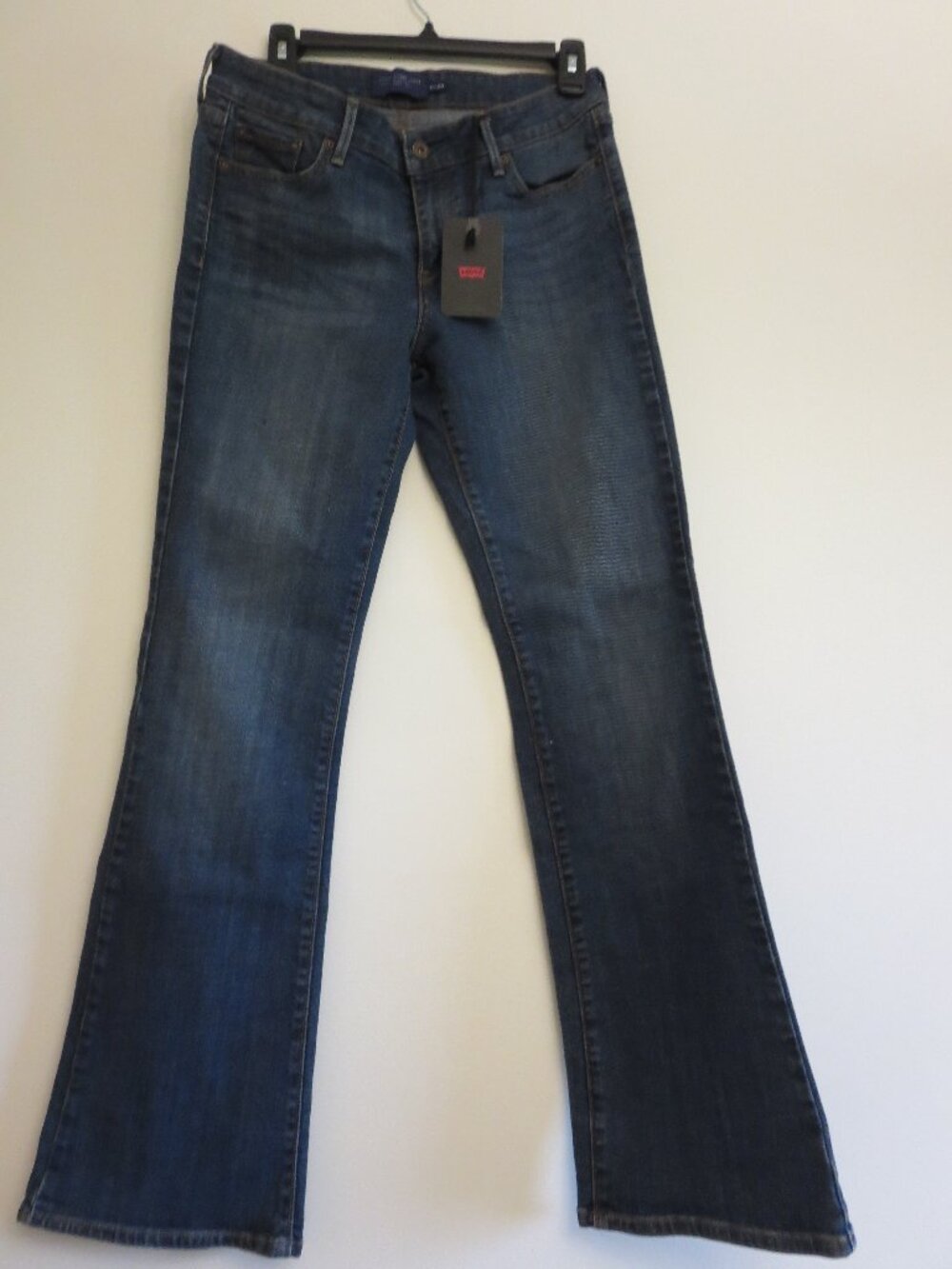 Women's Levi Jean Slight Curve Classic Boot Cut Size 6/28 NEW